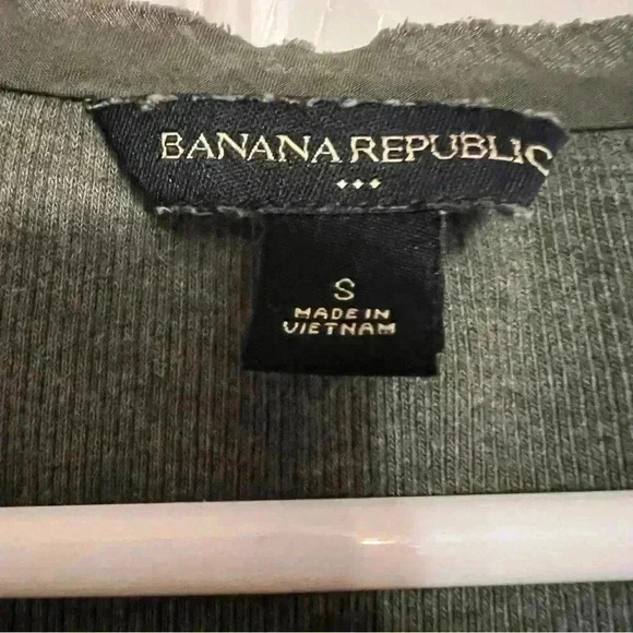 Banana Republic - Green ribbon front Long Sleeve Tee - Women’s Size S - Picture 6 of 6